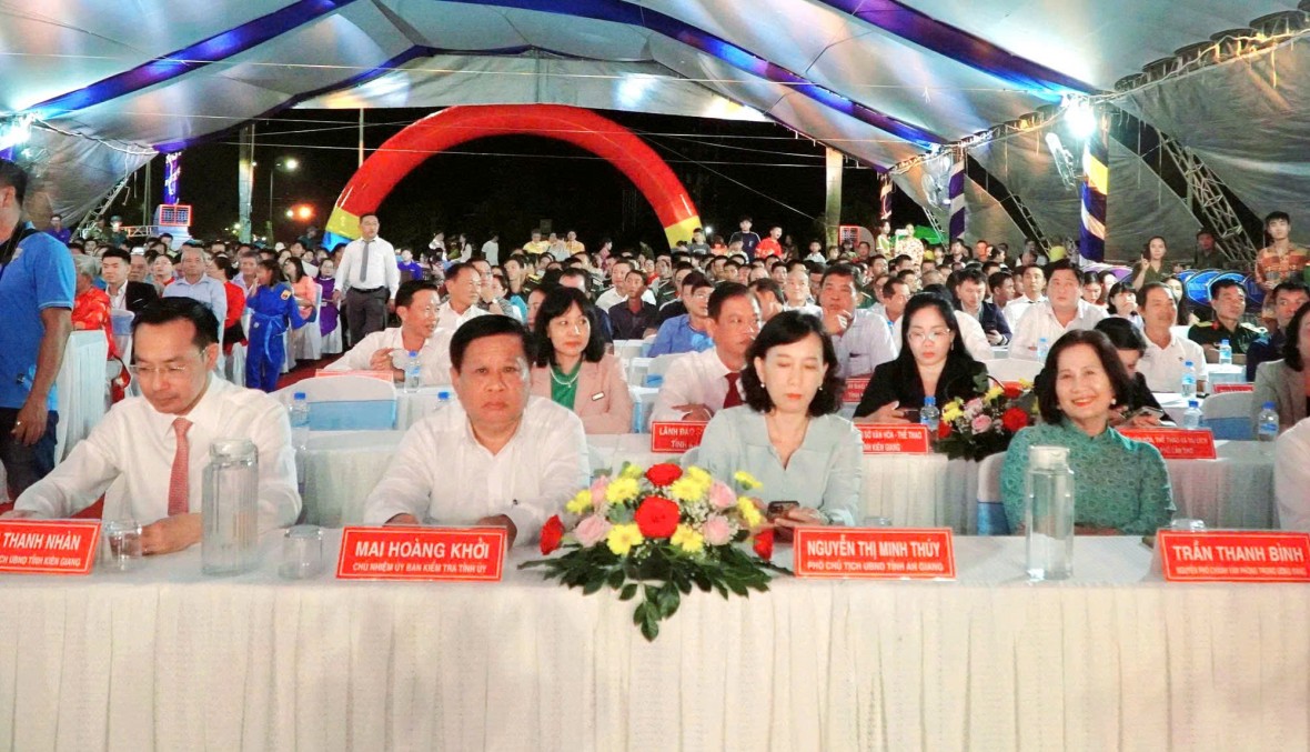 Tưng bừng Lễ hội truyền thống kỷ niệm 290 năm ngày mất Đức khai trấn Mạc Cửu và Ngày hội du lịch, ẩm thực Hà Tiên năm 2025