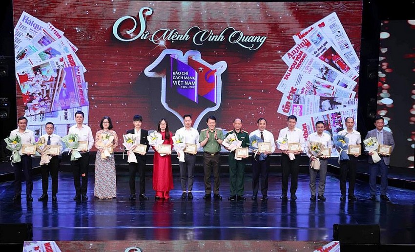 Tôn vinh các nhà báo tiêu biểu, xuất sắc trong Công an nhân dân