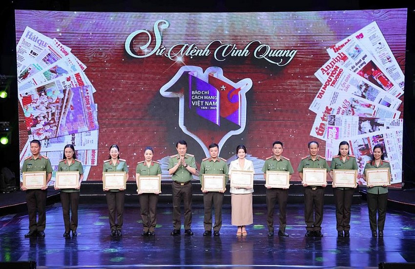 Tôn vinh các nhà báo tiêu biểu, xuất sắc trong Công an nhân dân