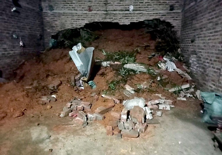 Mưa liên tục, nhiều địa phương ở miền Bắc ngập sâu