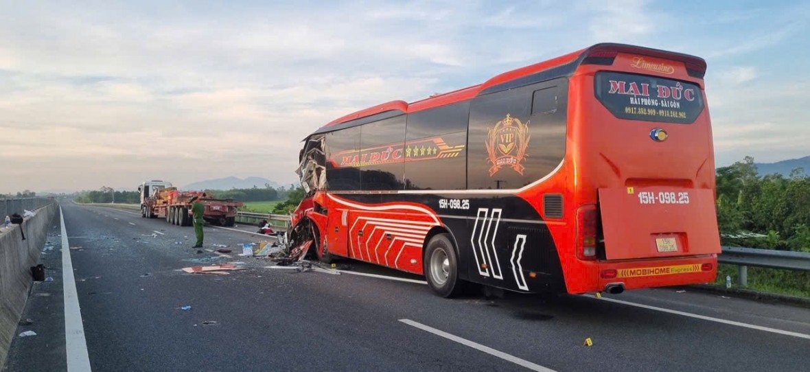 Hiện trường vụ tai nạn nghiêm trọng làm 2 người tử vong vào rạng sáng ngày 19/6/2025 - Ảnh Công an Quảng Nam.