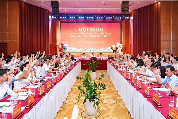 Thông qua các nội dung liên quan đến tổ chức bộ máy của tỉnh Ninh Bình mới