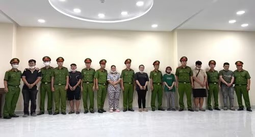 Công an bắt giữ 7 đối tượng để tiếp tục điều tra làm rõ về hành vi buôn bán hàng giả, buôn lậu, trốn thuế.