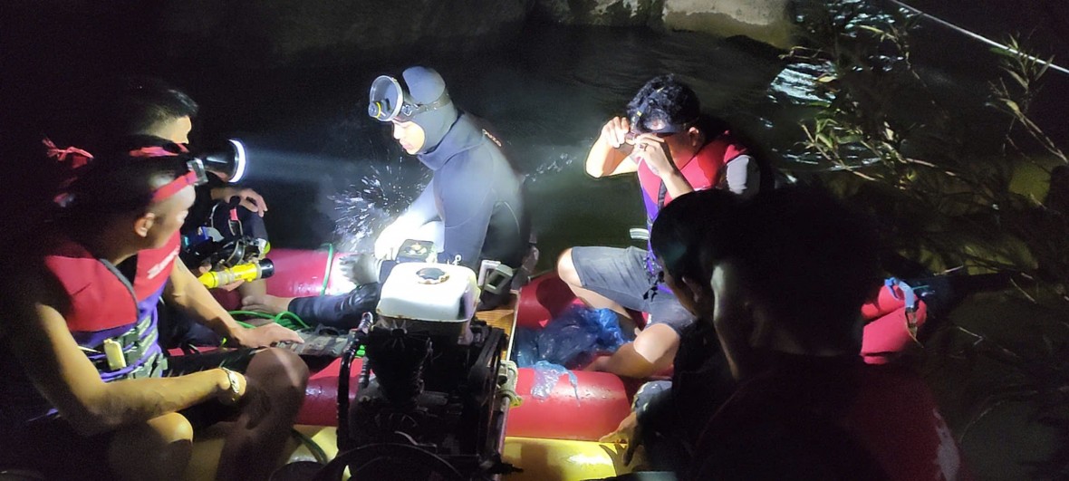 Xuyên đêm tìm kiếm cháu bé bị ngã xuống suối ở Khu du lịch Suối Moọc Xuyên đêm tìm kiếm cháu bé bị ngã xuống suối ở Khu du lịch Suối Moọc