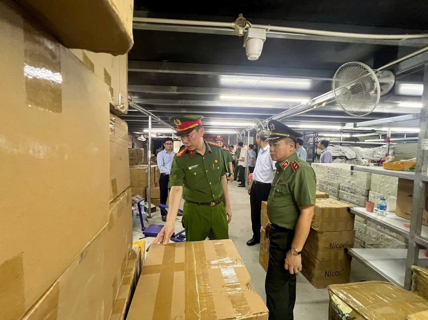 Giám đốc Công an Hà Nội kiểm tra thực tế tình hình sản xuất, kinh doanh tại 