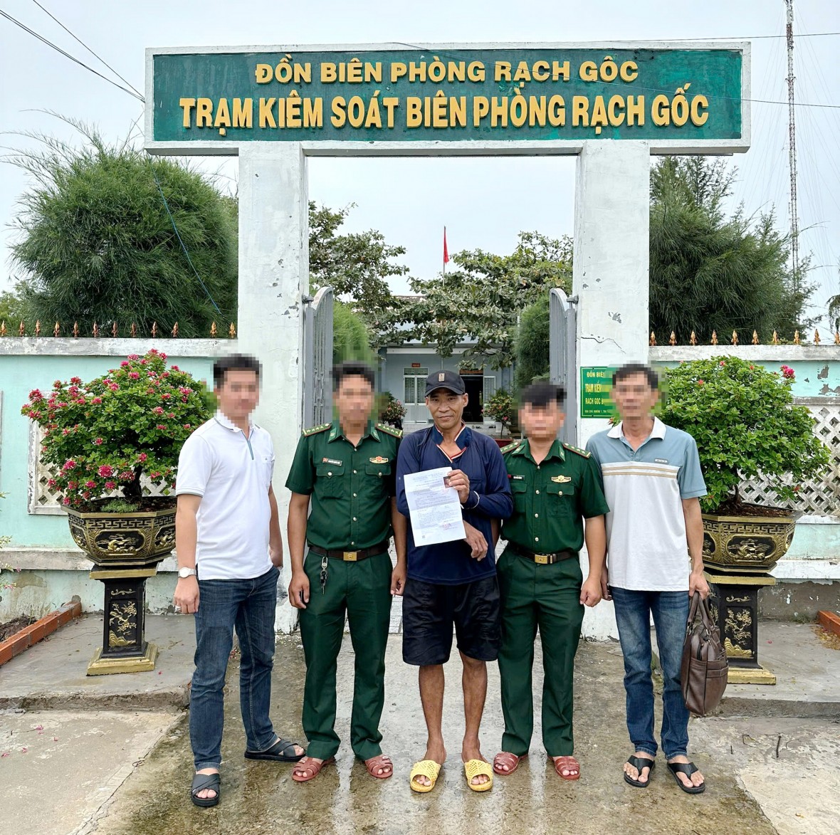 Lẩn trốn trên tàu cá ra biển, đối tượng truy nã bị bắt giữ