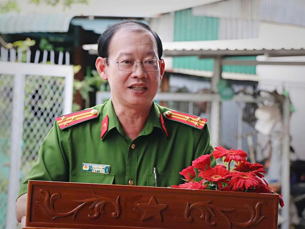 Công an tỉnh An Giang phối hợp tiêu huỷ hơn 1.500 công cụ hỗ trợ và vũ khí thô sơ