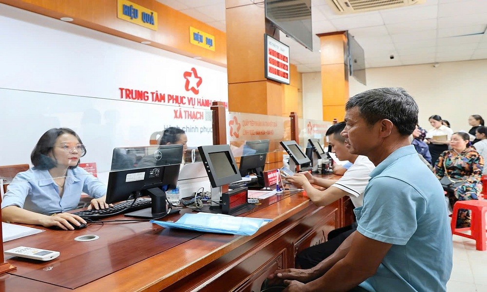 Tại các xã điểm cũng cho thấy, người dân đến giao dịch đều được hướng dẫn, tiếp nhận hồ sơ đầy đủ, được phục vụ tận tình và chu đáo. Tại các xã điểm cũng cho thấy, người dân đến giao dịch đều được hướng dẫn, tiếp nhận hồ sơ đầy đủ, được phục vụ tận tình và chu đáo.