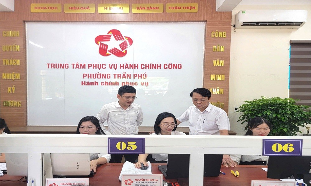 BHXH khu vực XV và BHXH các huyện, thị xã trên địa bàn tỉnh Hà Tĩnh đã đồng loạt triển khai vận hành thử nghiệm mô hình chính quyền địa phương hai cấp tại bộ phận BHXH vận hành thử nghiệm mô hình chính quyền địa phương hai cấp tại Hà Tĩnh