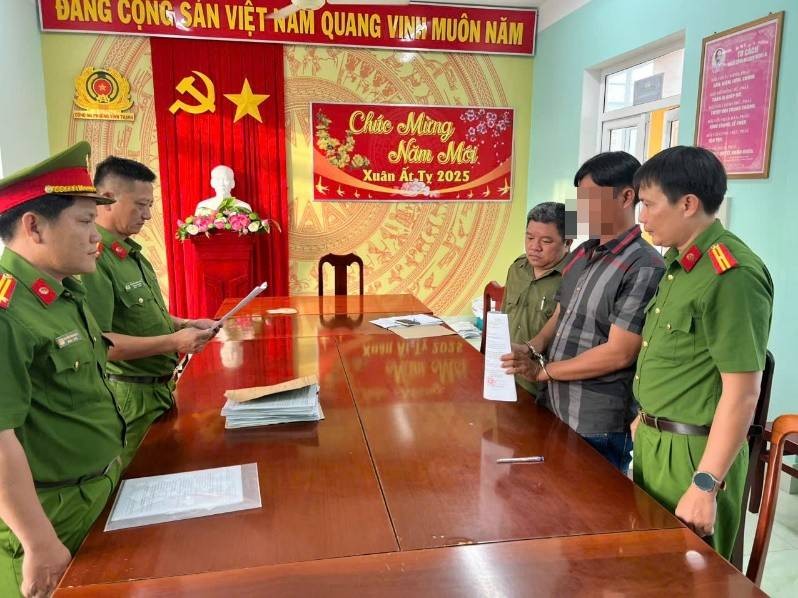 Kiên Giang: Vận chuyển trái phép hải sản từ nước ngoài về đất liền Việt Nam, người đàn ông bị bắt tạm giam Kiên Giang: Vận chuyển trái phép hải sản từ nước ngoài về đất liền Việt Nam, người đàn ông bị bắt tạm giam