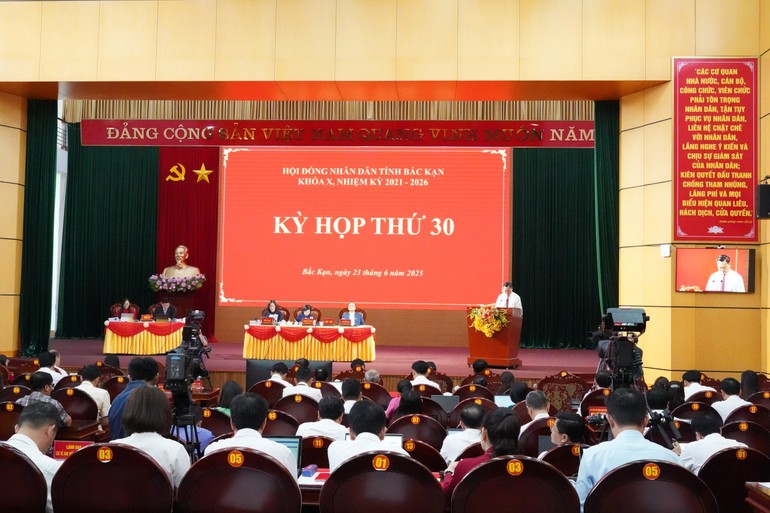 Kỳ họp cuối cùng của HĐND tỉnh Bắc Kạn: Còn một ngày làm việc vẫn tận tâm cống hiến vì nhân dân