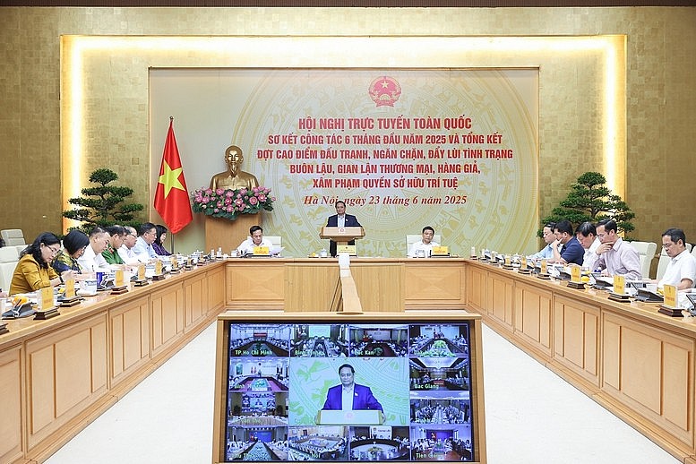 Thủ tướng: Phải quét sạch tình trạng buôn lậu, sản xuất, kinh doanh hàng giả, hàng nhái, gian lận thương mại Thủ tướng: Phải quét sạch tình trạng buôn lậu, sản xuất, kinh doanh hàng giả, hàng nhái, gian lận thương mại