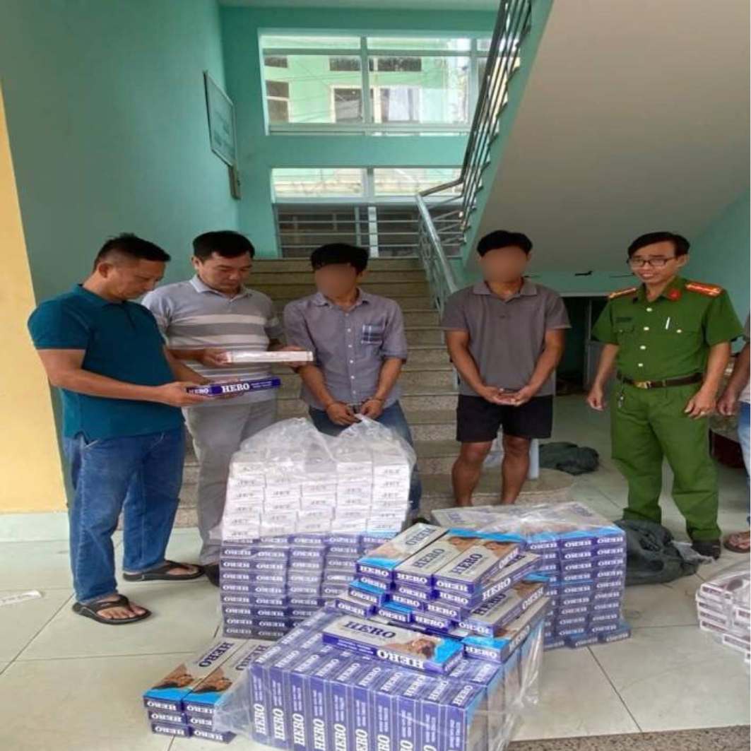 Kiên Giang: Bắt 2 đối tượng vận chuyển 2.300 bao thuốc lá điếu nhập lậu Kiên Giang: Bắt 2 đối tượng vận chuyển 2.300 bao thuốc lá điếu nhập lậu