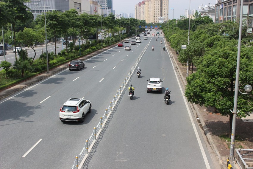 Cận cảnh hai tuyến đường vào nội đô được lắp đặt dải phân cách cứng phân luồng giao thông