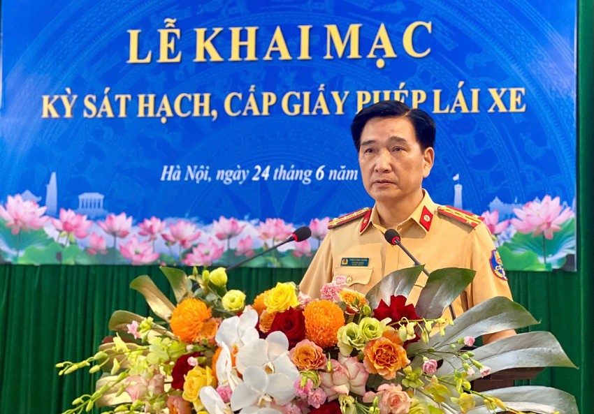 Đại tá Trần Đình Nghĩa, Trưởng phòng CSGT - CATP Hà Nội phát biểu khai mạc.