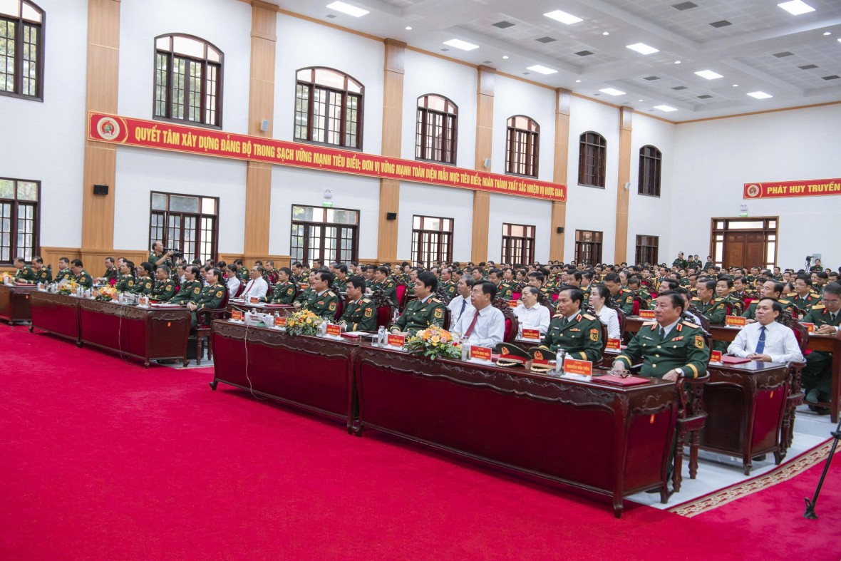 Quân khu 9 công bố quyết định sáp nhập và tổ chức lại các cơ quan quân sự Quân khu 9 công bố quyết định sáp nhập và tổ chức lại các cơ quan quân sự