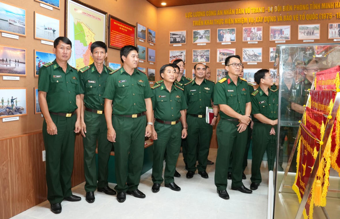 BĐBP Cà Mau khánh thành Phòng truyền thống và ra mắt sách lịch sử Đảng bộ