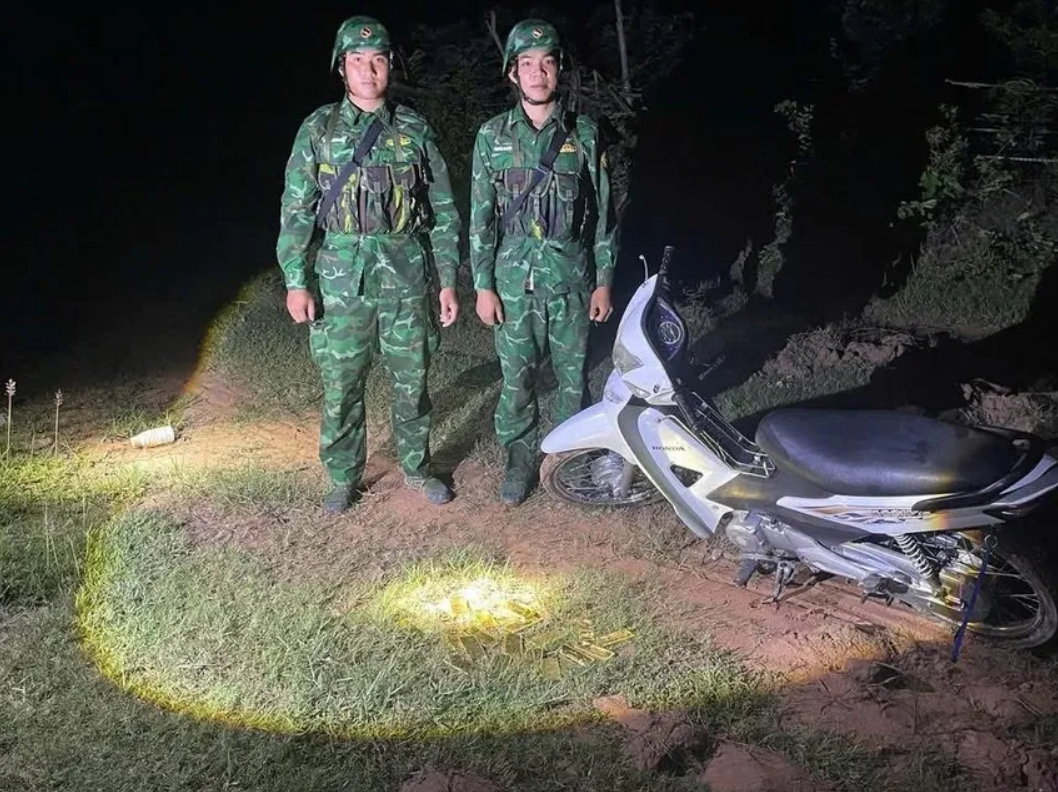 Hai người bỏ trốn, để lại 18kg vàng gần biên giới Tây Ninh