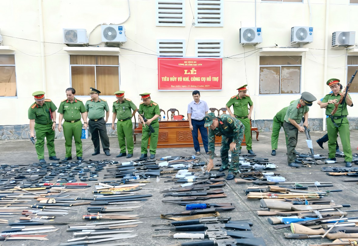 Bạc Liêu: Tiêu hủy hơn 1.300 vũ khí, công cụ hỗ trợ, góp phần giữ vững an ninh trật tự Bạc Liêu: Tiêu hủy hơn 1.300 vũ khí, công cụ hỗ trợ, góp phần giữ vững an ninh trật tự