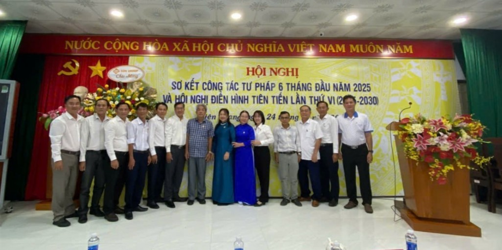 Ngành Tư pháp Kiên Giang: 5 năm thi đua vì pháp quyền gần dân Ngành Tư pháp Kiên Giang: 5 năm thi đua vì pháp quyền gần dân