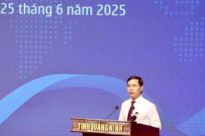 Ông Phạm Đức Ấn - Phó Bí thư Tỉnh ủy, Chủ tịch UBND tỉnh Quảng Ninh phát biểu tại lễ mít tinh