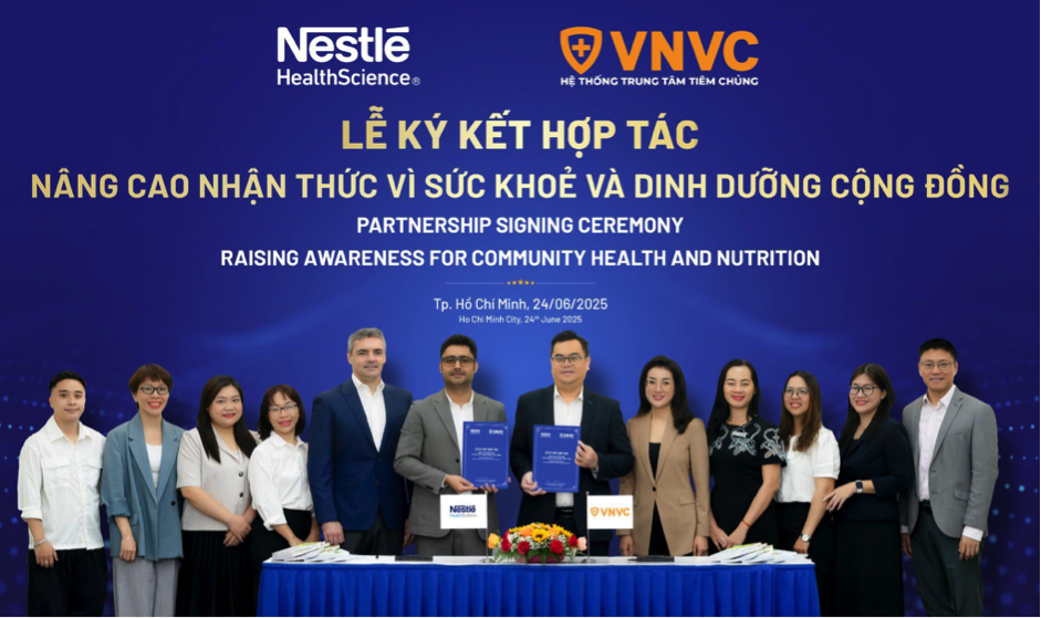 Bà Hà Thu Nga - Phó Tổng Giám đốc Công ty Vắc xin VNVC và ông Pablo Mazzoletti - Giám đốc Nestlé Health Science khu vực ASEAN chứng kiến Lễ ký kết hợp tác chiến lược giữa Hệ thống Tiêm chủng VNVC và Nestlé Health Science, thuộc Tập đoàn Nestlé toàn cầu. Ả