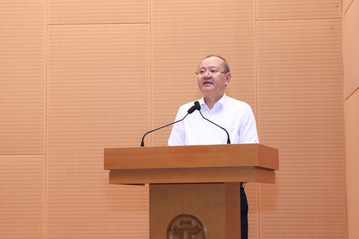 Đồng chí Hoàng Văn Bằng, Phó Giám đốc Trung tâm Phục vụ hành chính công thành phố Hà Nội phát biểu tại chương trình tập huấn