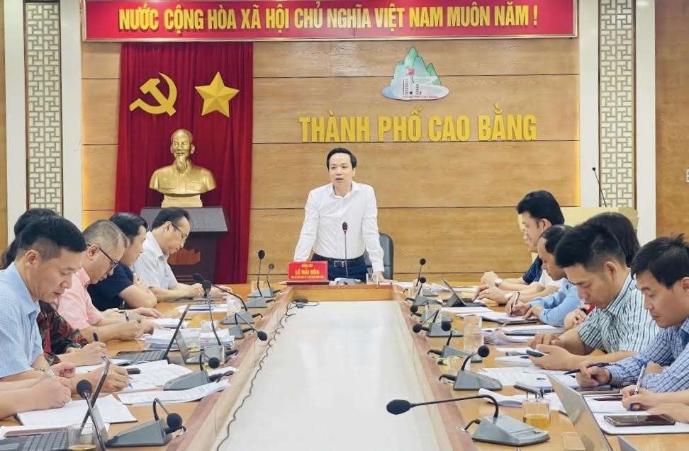 Chủ tịch UBND tỉnh Cao Bằng kiểm tra công tác vận hành thử nghiệm chính quyền hai cấp Chủ tịch UBND tỉnh Cao Bằng kiểm tra công tác vận hành thử nghiệm chính quyền hai cấp