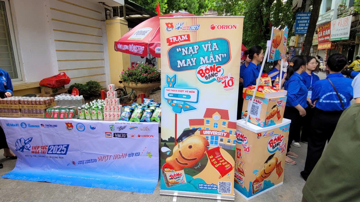 Sinh viên tình nguyện đồng hành cùng sĩ tử tiếp sức mùa thi Tốt nghiệp THPT 2025