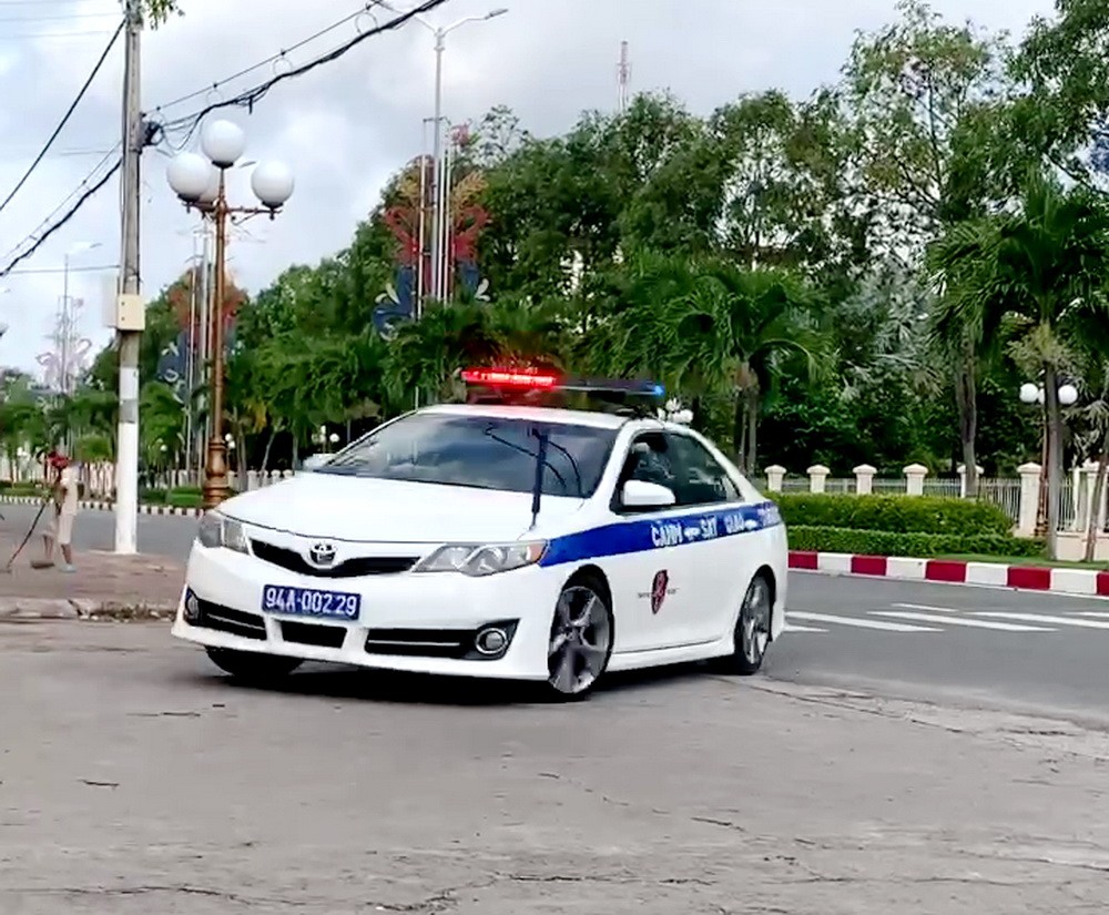 Bạc Liêu: Cảnh sát giao thông kịp thời hỗ trợ 03 thí sinh đến điểm thi an toàn, đúng giờ Bạc Liêu: Cảnh sát giao thông kịp thời hỗ trợ 03 thí sinh đến điểm thi an toàn, đúng giờ