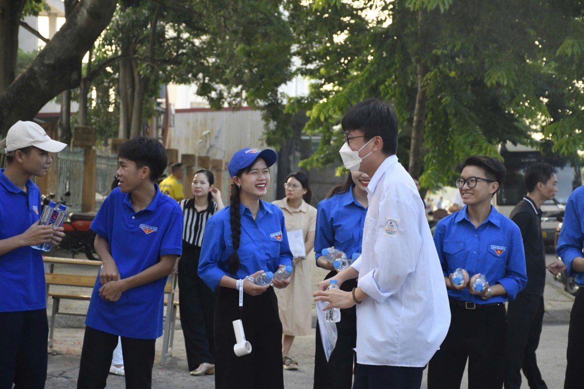 Phú Thọ: Sĩ tử Lâm Thao và hành trình vượt sông đi thi