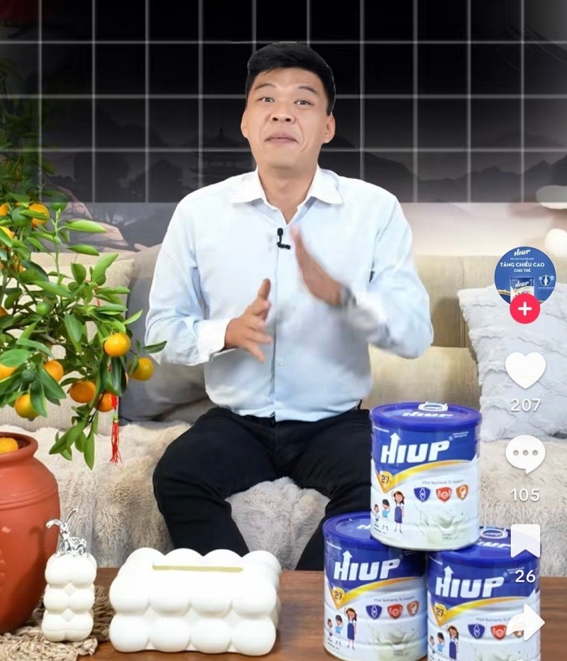 Nghệ sĩ Trung Ruồi cũng quảng cáo cho sữa HIUP nhưng khi sản phẩm này bị phát hiện là giả thì chọn cách im lặng. 