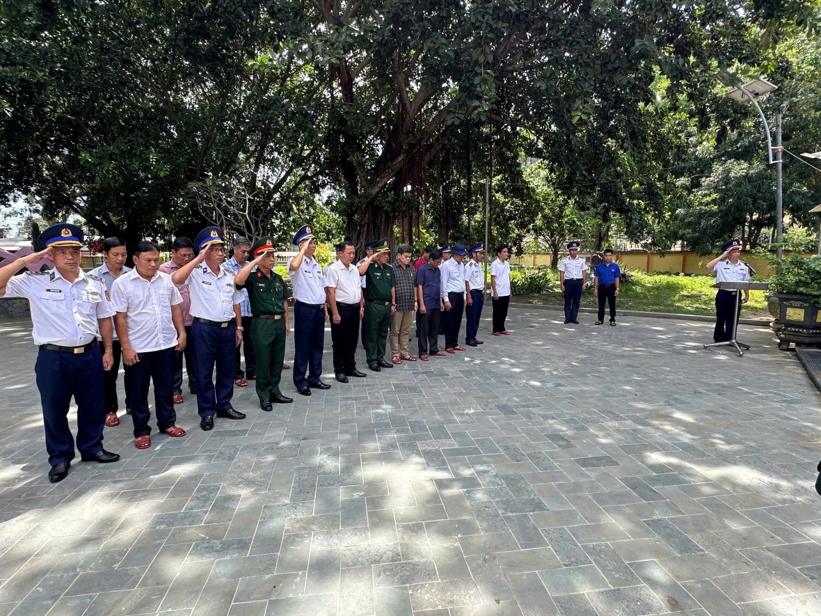BTL Vùng Cảnh sát biển 4: Nhiều hoạt động ý nghĩa thắm tình quân dân nơi đảo tiền tiêu phía Tây Nam của Tổ quốc BTL Vùng Cảnh sát biển 4: Nhiều hoạt động ý nghĩa thắm tình quân dân nơi đảo tiền tiêu phía Tây Nam của Tổ quốc