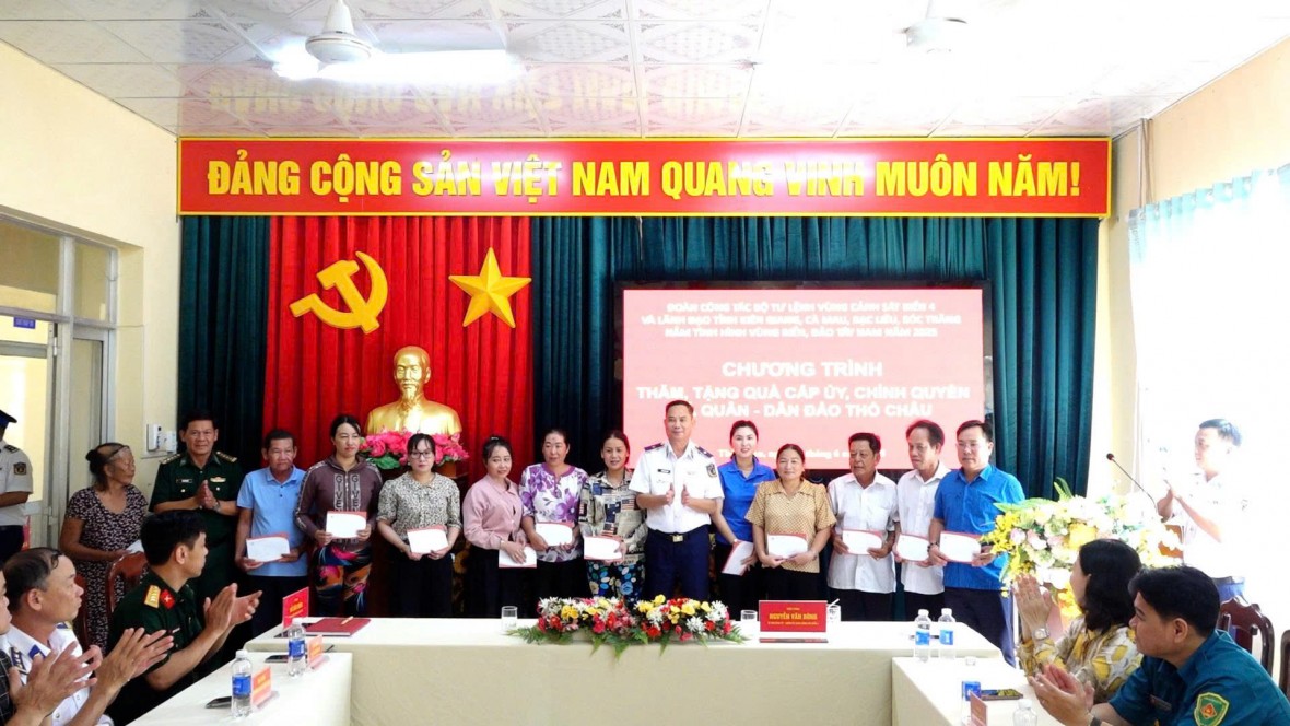 BTL Vùng Cảnh sát biển 4: Nhiều hoạt động ý nghĩa thắm tình quân dân nơi đảo tiền tiêu phía Tây Nam của Tổ quốc BTL Vùng Cảnh sát biển 4: Nhiều hoạt động ý nghĩa thắm tình quân dân nơi đảo tiền tiêu phía Tây Nam của Tổ quốc