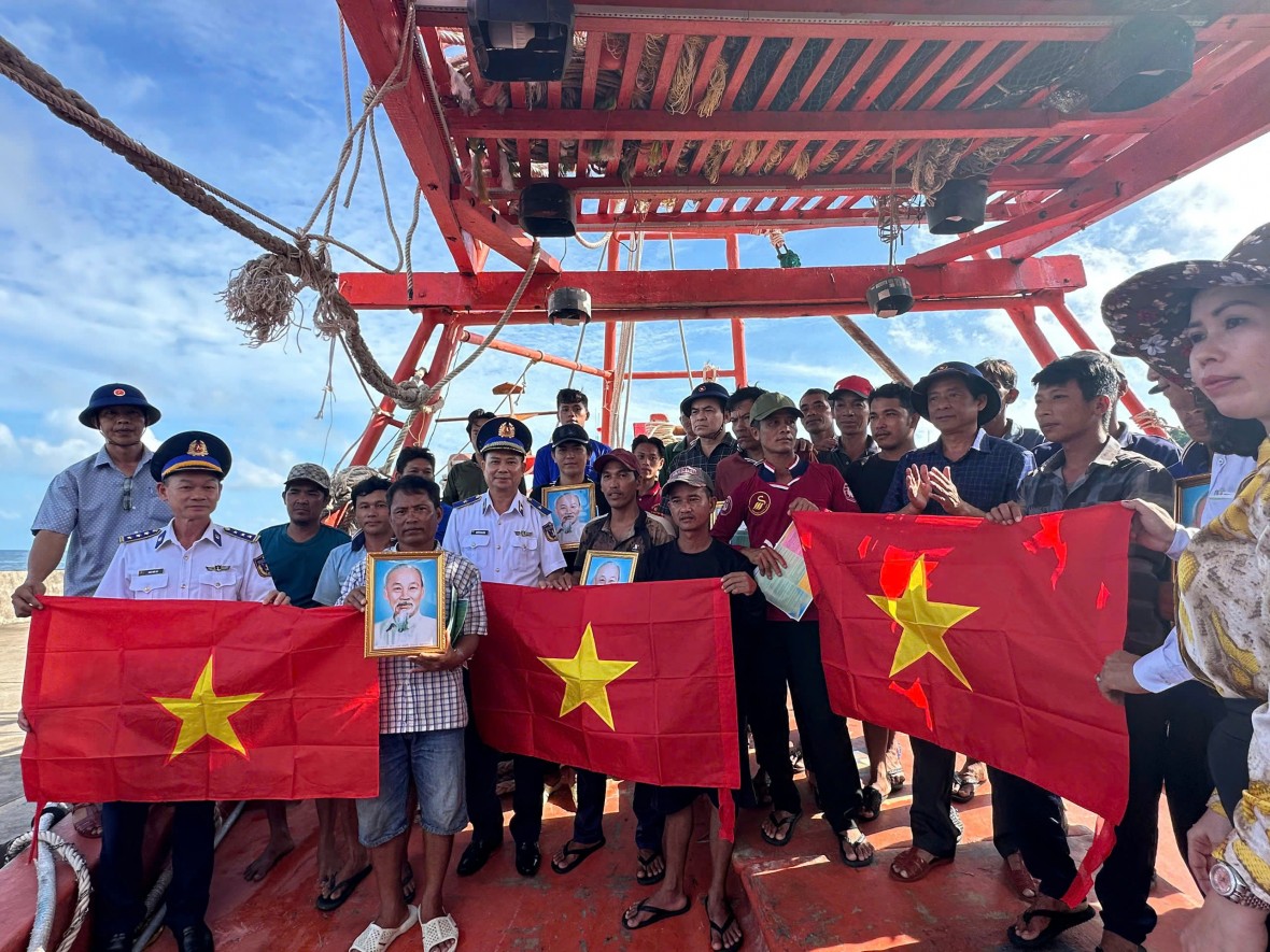 BTL Vùng Cảnh sát biển 4: Nhiều hoạt động ý nghĩa thắm tình quân dân nơi đảo tiền tiêu phía Tây Nam của Tổ quốc BTL Vùng Cảnh sát biển 4: Nhiều hoạt động ý nghĩa thắm tình quân dân nơi đảo tiền tiêu phía Tây Nam của Tổ quốc