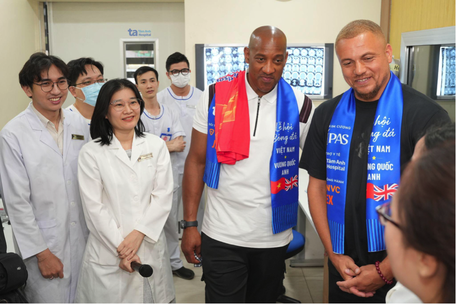 Các danh thủ tận mắt chứng kiến các hệ thống chẩn đoán hình ảnh thế hệ mới như CT 1975 lát cắt, CT 100.000 lát cắt, MRI 3.0 Tesla ứng dụng trí tuệ nhân tạo, giúp bác sĩ phát hiện và theo dõi chính xác các tổn thương nhỏ nhất trên khắp cơ thể. Ảnh: BVĐK Tâm Anh. Các danh thủ tận mắt chứng kiến các hệ thống chẩn đoán hình ảnh thế hệ mới như CT 1975 lát cắt, CT 100.000 lát cắt, MRI 3.0 Tesla ứng dụng trí tuệ nhân tạo, giúp bác sĩ phát hiện và theo dõi chính xác các tổn thương nhỏ nhất trên khắp cơ thể. Ảnh: BVĐK T