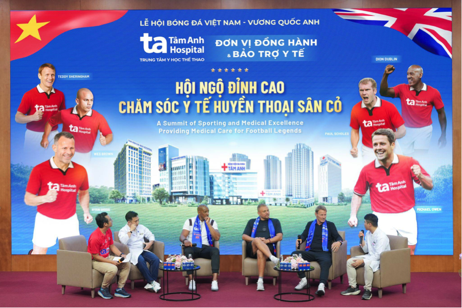 Các huyền thoại Manchester Reds giao lưu với người hâm mộ về vấn đề y học thể thao công nghệ cao. Ảnh: BVĐK Tâm Anh. Các huyền thoại Manchester Reds giao lưu với người hâm mộ về vấn đề y học thể thao công nghệ cao. Ảnh: BVĐK Tâm Anh.