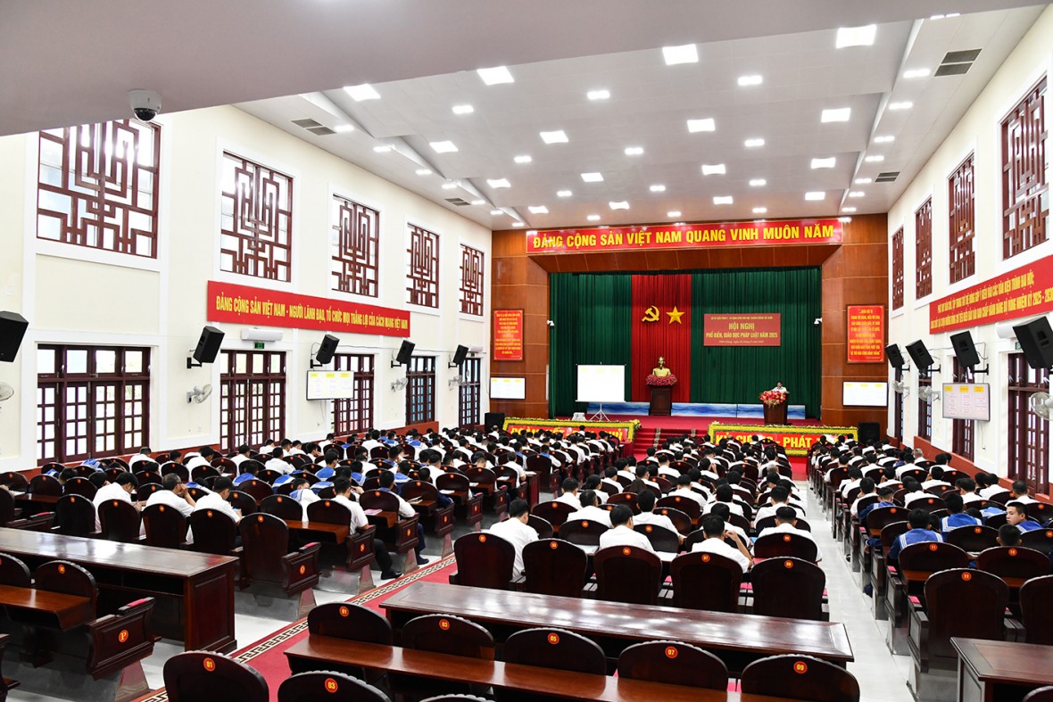 Vùng 5 Hải quân phối hợp tổ chức Hội nghị phổ biến, giáo dục pháp luật năm 2025 cho cán bộ, chiến sĩ