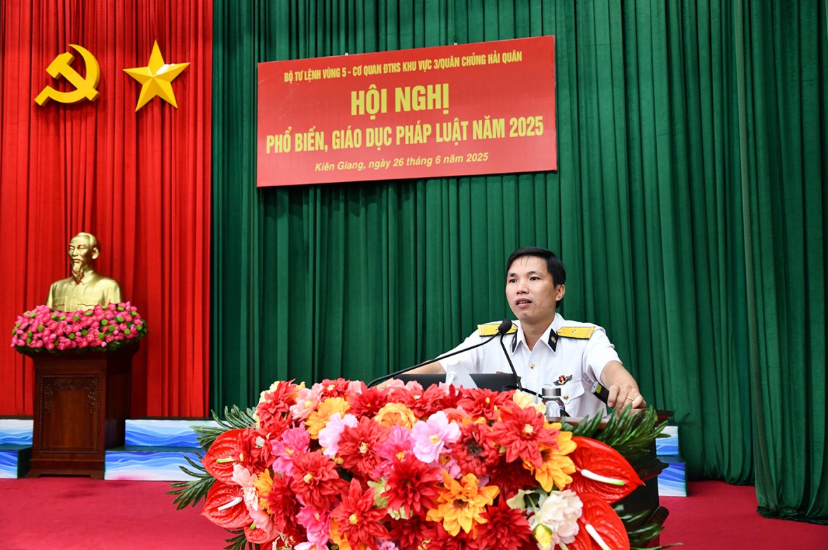Vùng 5 Hải quân phối hợp tổ chức Hội nghị phổ biến, giáo dục pháp luật năm 2025 cho cán bộ, chiến sĩ
