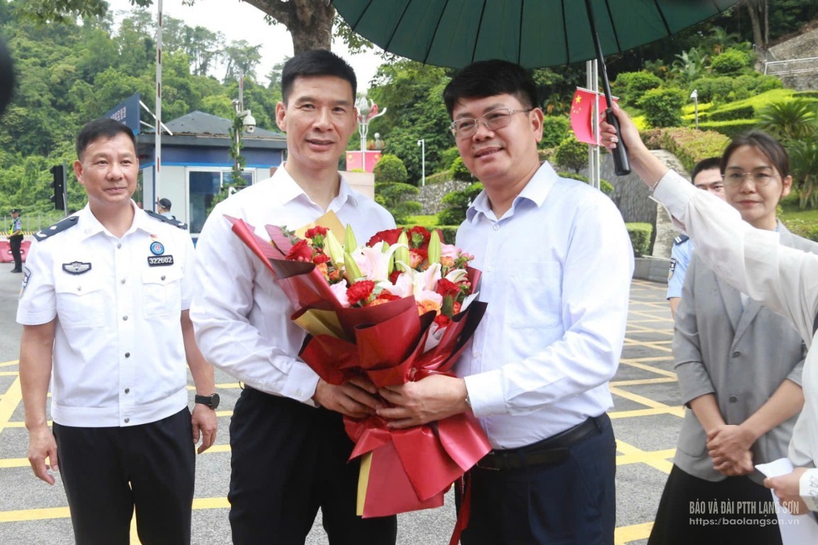 Đoàn công tác Bộ Tư pháp dự Hội nghị tư pháp Việt - Trung