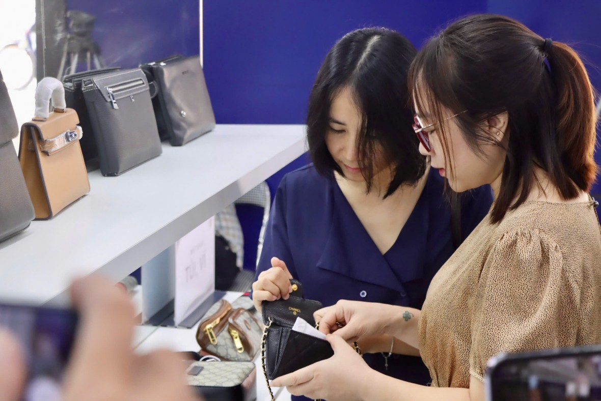 Mở cửa Phòng trưng bày Nhận diện hàng vi phạm trong Tháng cao điểm chống gian lận thương mại, hàng giả, hàng xâm phạm quyền sở hữu trí tuệ