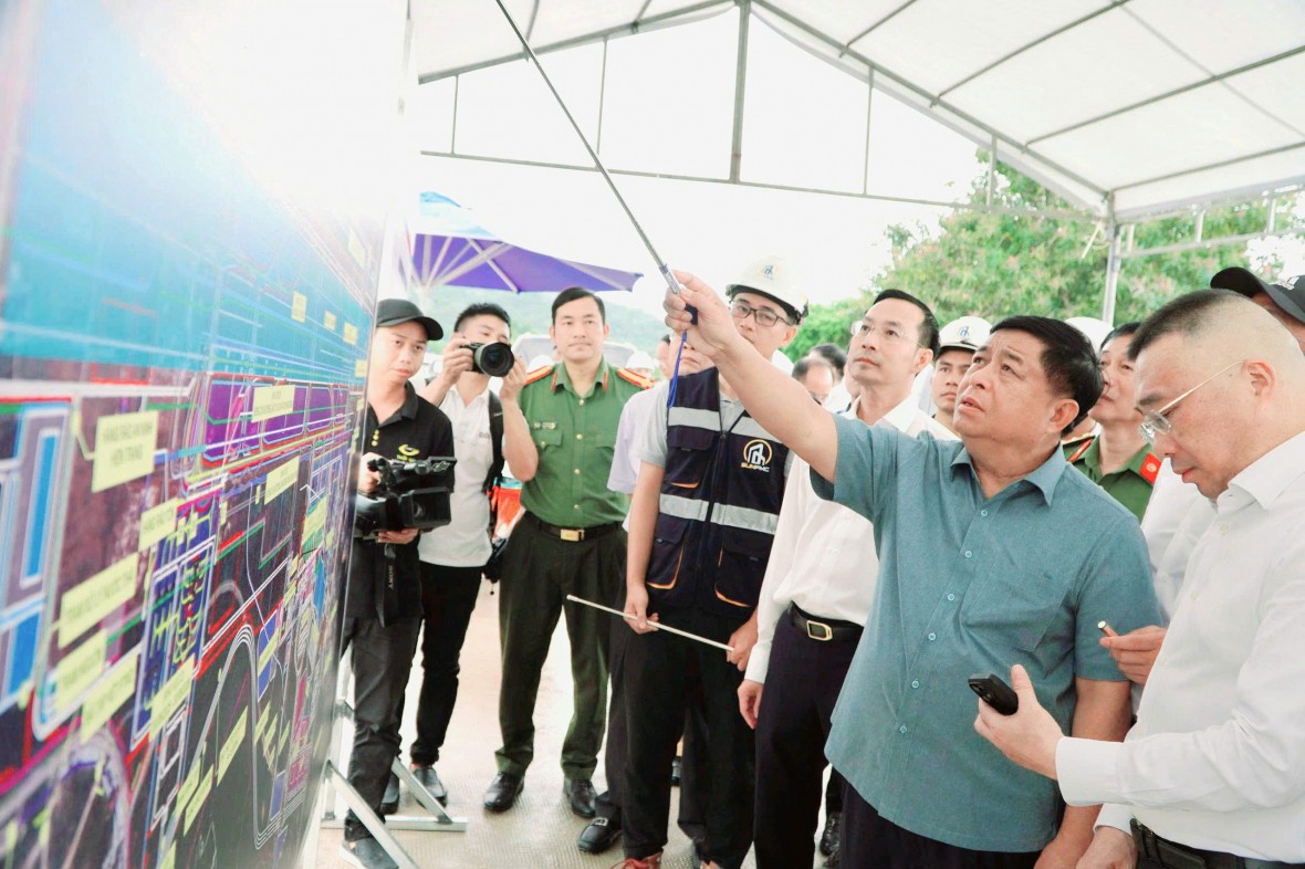 Phó Thủ tướng Nguyễn Chí Dũng: Cần triển khai các dự án phục vụ APEC 2027 nhanh, tốt và chất lượng nhất