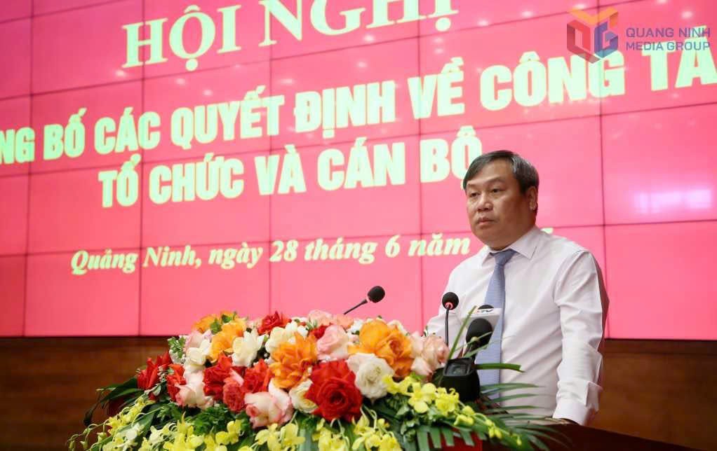 Quảng Ninh công bố loạt quyết định cán bộ, điều động nhiều lãnh đạo giữ chức vụ mới Quảng Ninh công bố loạt quyết định cán bộ, điều động nhiều lãnh đạo giữ chức vụ mới
