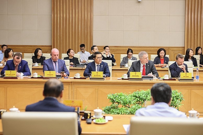 Thủ tướng Phạm Minh Chính chủ trì cuộc tọa đàm với các doanh nghiệp Anh quốc