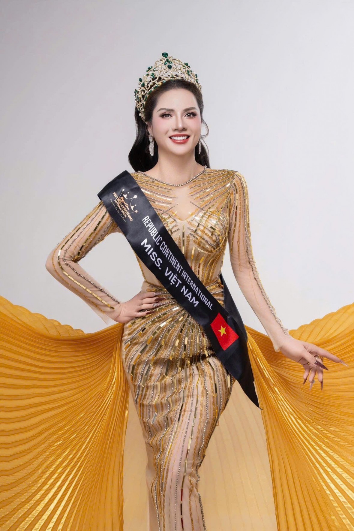 Á hoàng Lương Kim Thu Phượng đại diện Việt Nam thi Hoa hậu Cộng hòa Liên lục địa Quốc tế 2025 tại Philippines