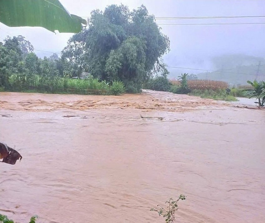 Tìm thấy thi thể người phụ nữ bị lũ cuốn trôi khi đi đám cưới về