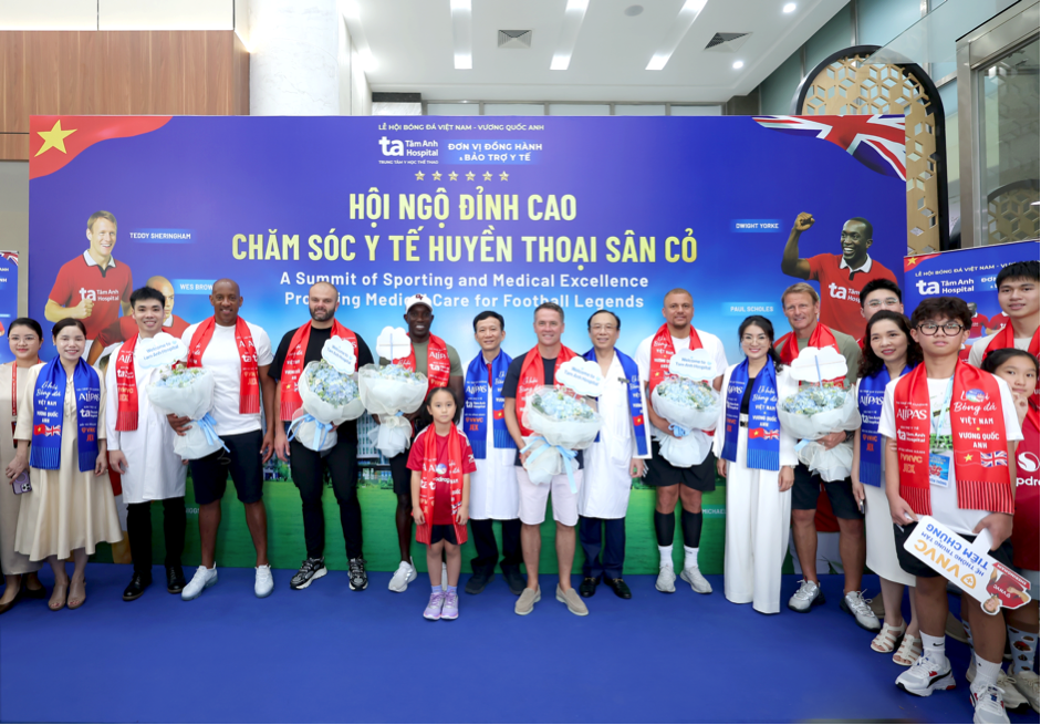 Những “chân sút triệu đô” của Man Đỏ trải nghiệm y học thể thao đỉnh cao tại BVĐK Tâm Anh Hà Nội