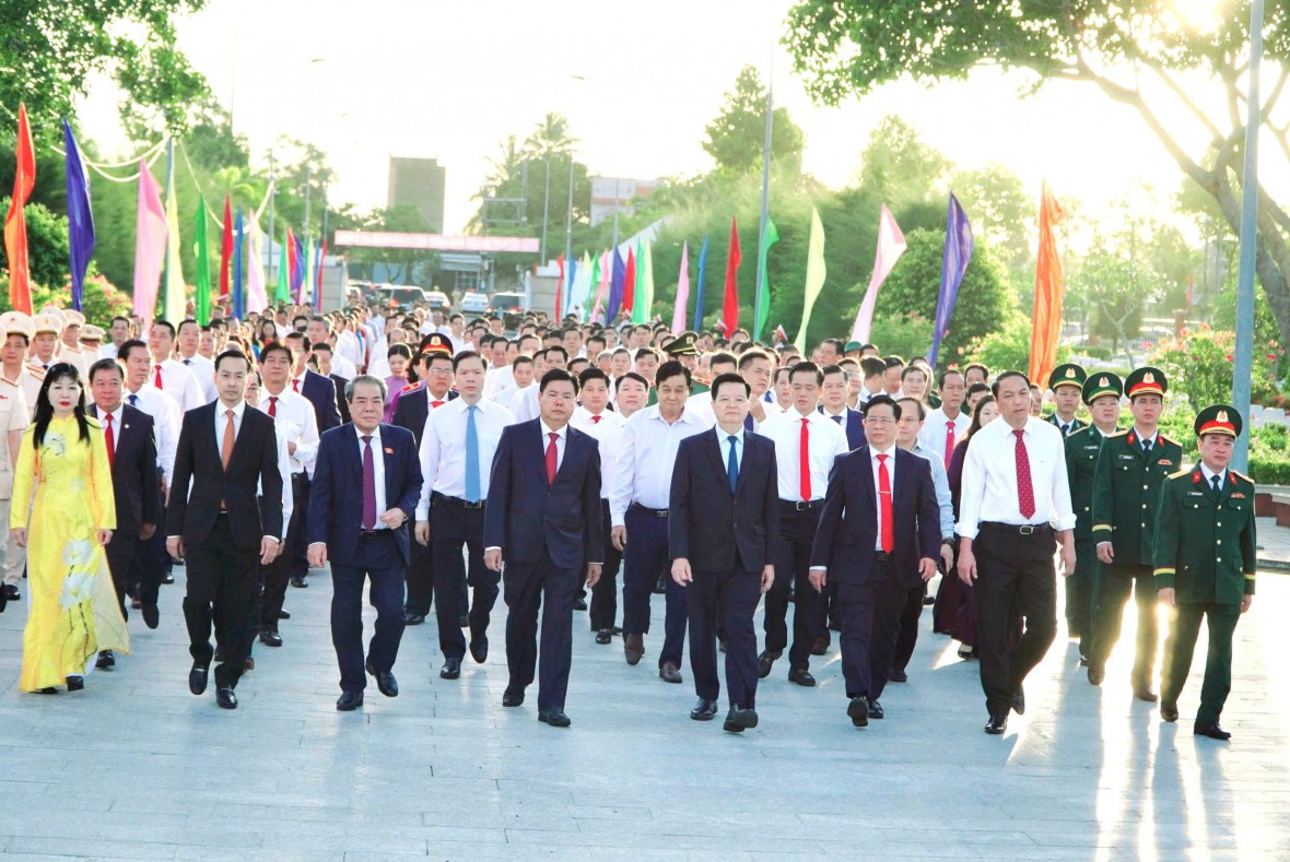 Phó Thủ tướng Chính phủ Mai Văn Chính dự lễ thành lập tỉnh An Giang mới