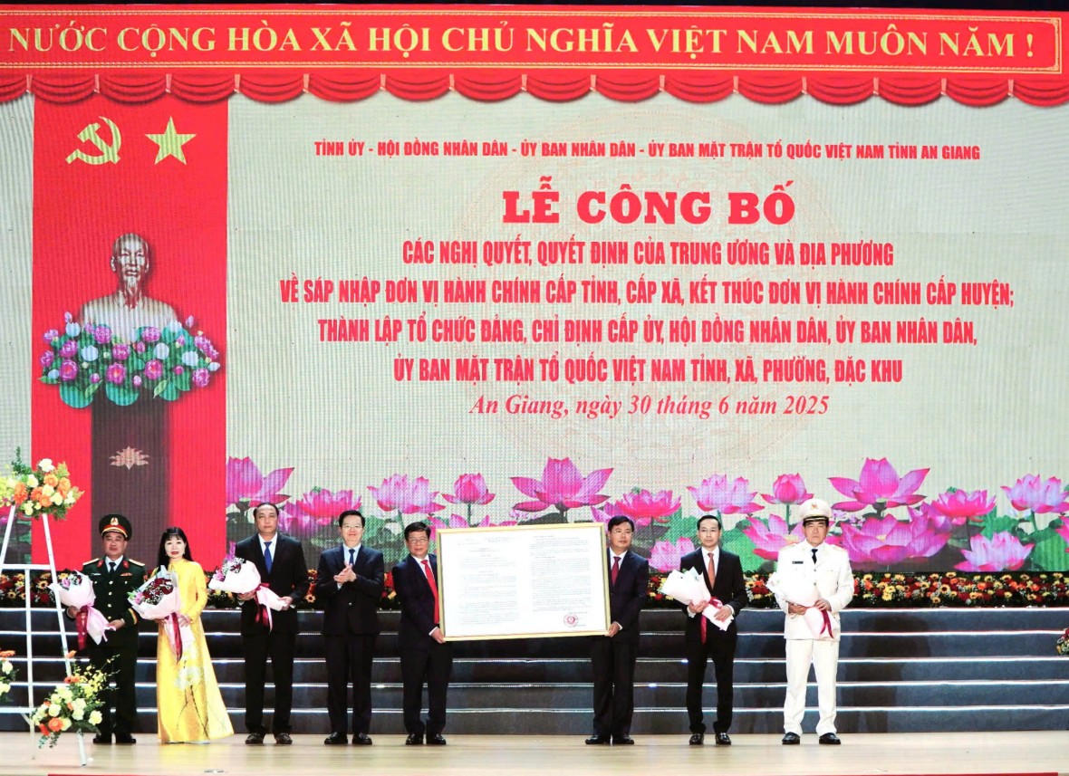 Phó Thủ tướng Chính phủ Mai Văn Chính dự lễ thành lập tỉnh An Giang mới Phó Thủ tướng Chính phủ Mai Văn Chính dự lễ thành lập tỉnh An Giang mới