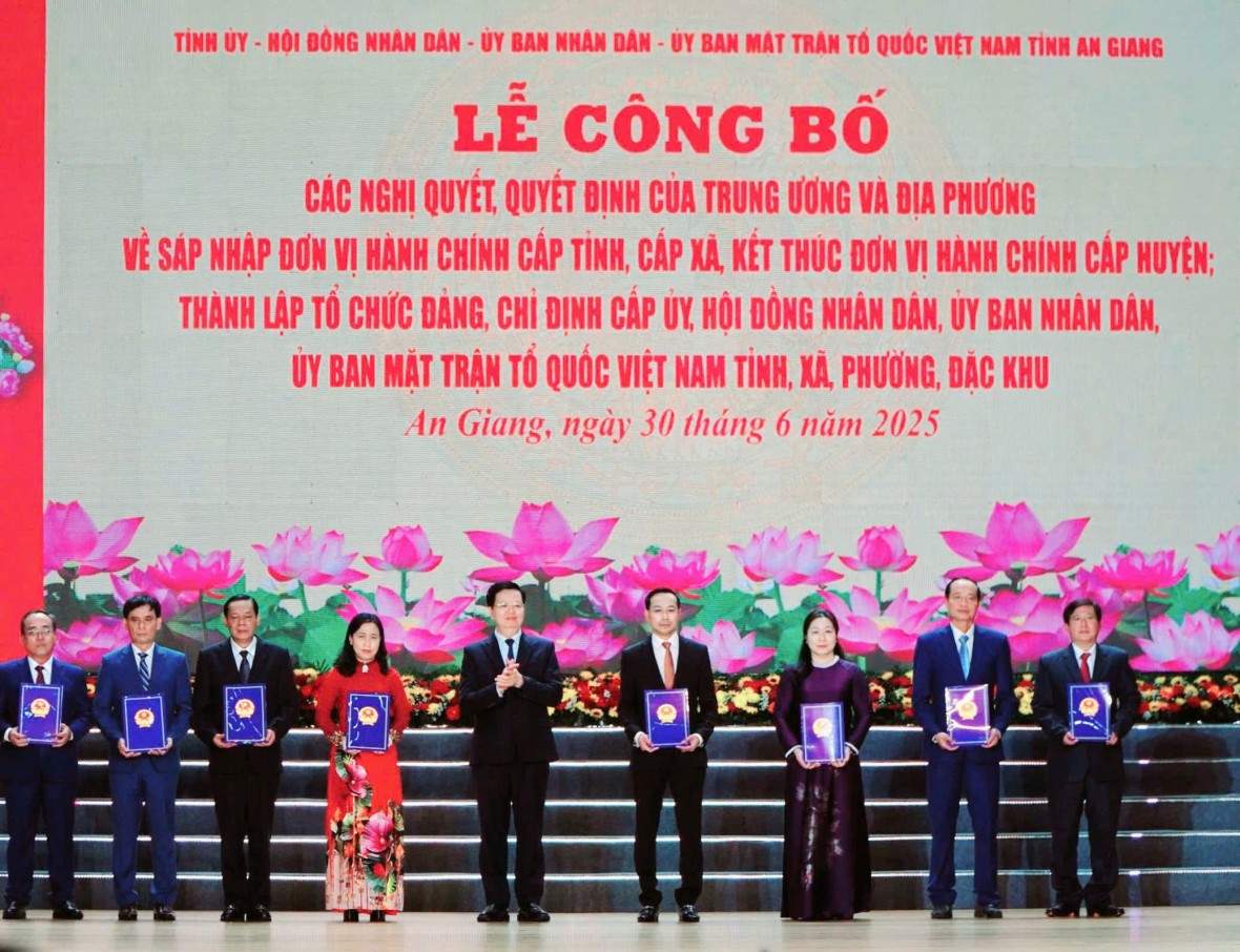 Phó Thủ tướng Chính phủ Mai Văn Chính dự lễ thành lập tỉnh An Giang mới Phó Thủ tướng Chính phủ Mai Văn Chính dự lễ thành lập tỉnh An Giang mới